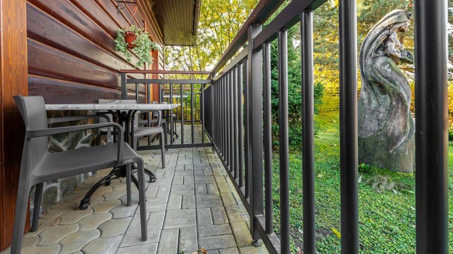 Terras van Camping Sojka Resort in regio Liptov bij de Lage Tatra in Slowakije