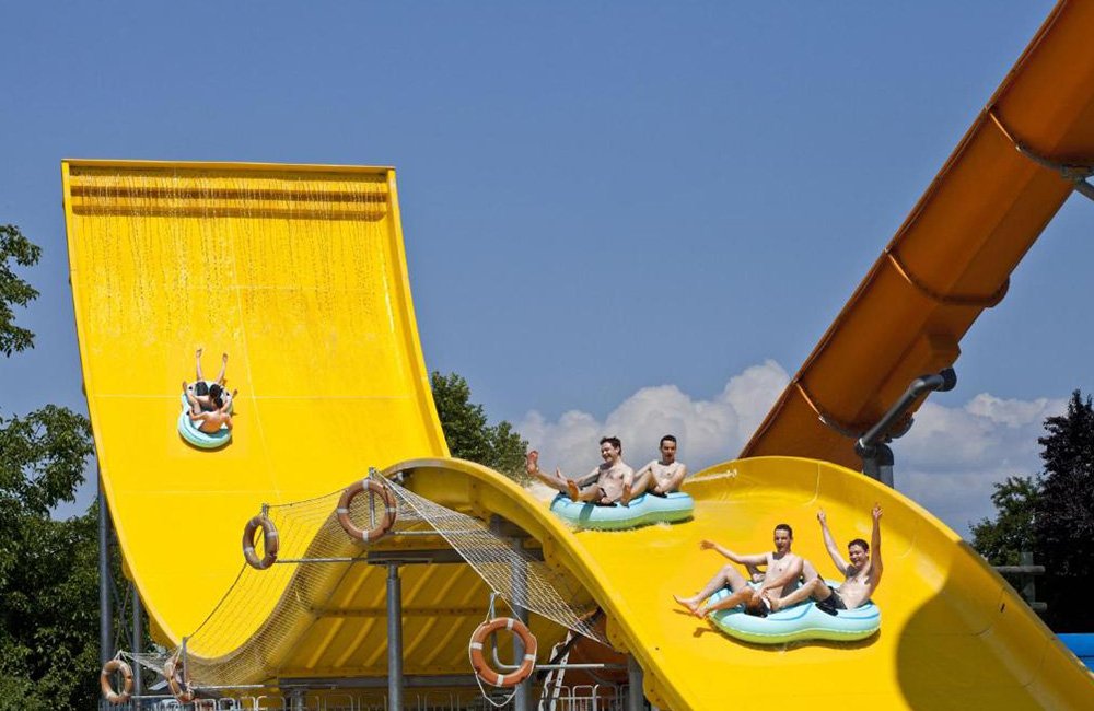 glijbaan in het aquapark van camping Terme Čatež bij de Kroatische grens in Slovenië