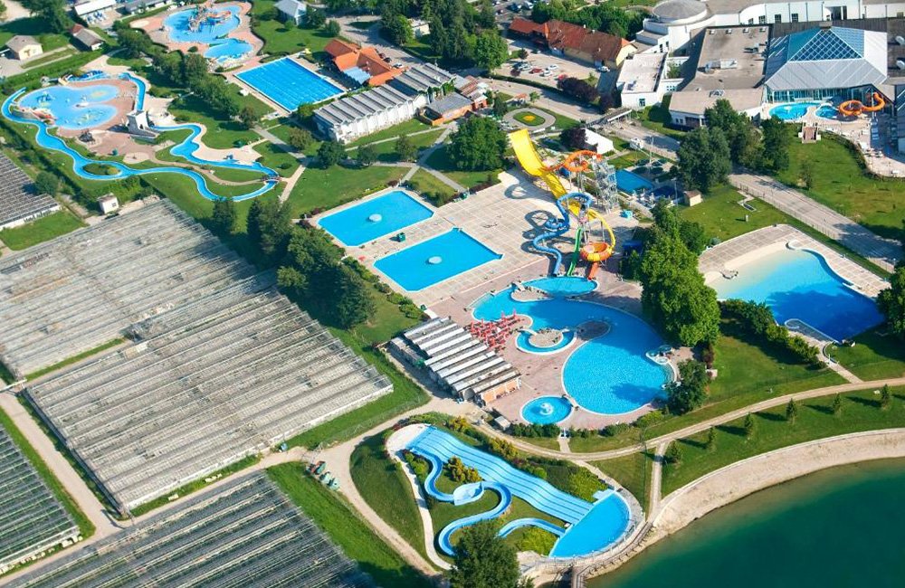 overzicht aquapark van camping Terme Čatež bij de Kroatische grens in Slovenië