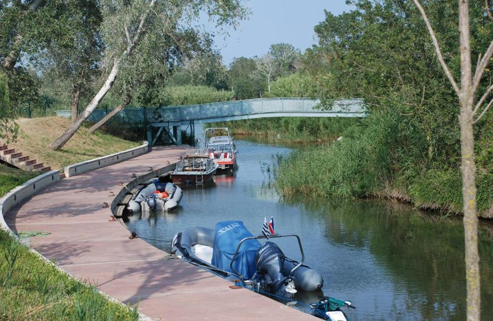 El Fluvià rivier bij Camping Sènia Riu bij Sant Pere Pescador aan de Costa Brava in Spanje Catalonië