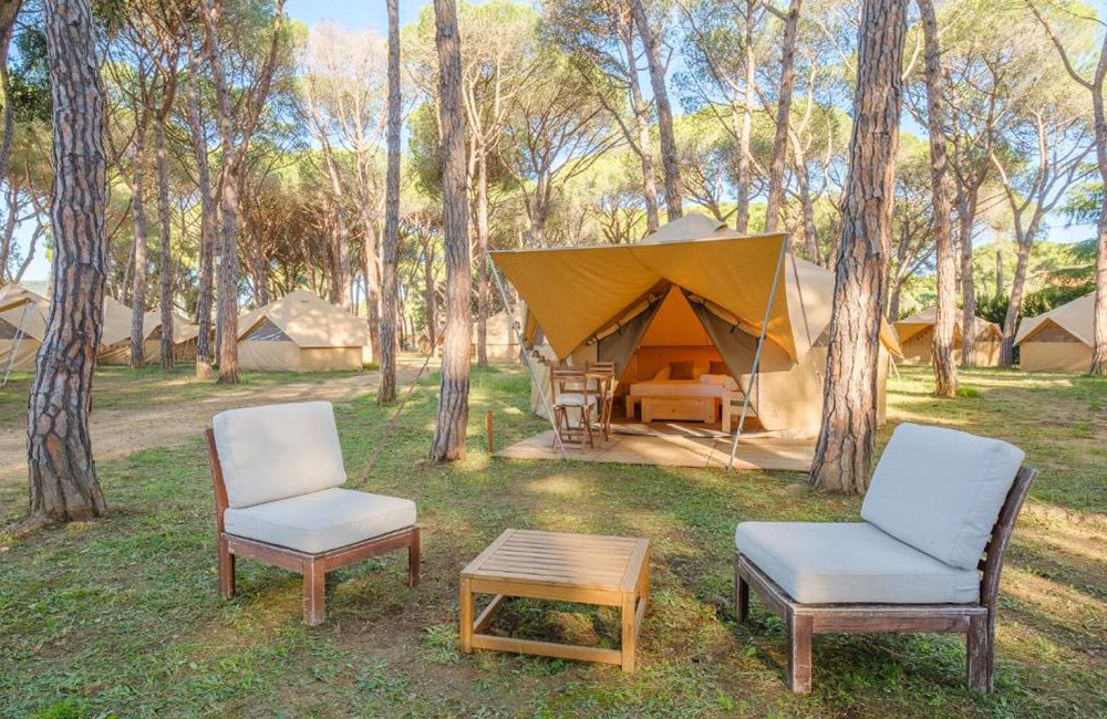 Glamping tenten Camping Pla de la Torre bij Calonge aan de Costa Brava in Spanje Catalonië