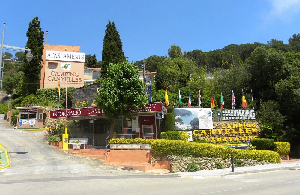 Ingang van Camping Cala Canyelles bij Lloret de Mar aan de Costa Brava in Spanje Catalonië
