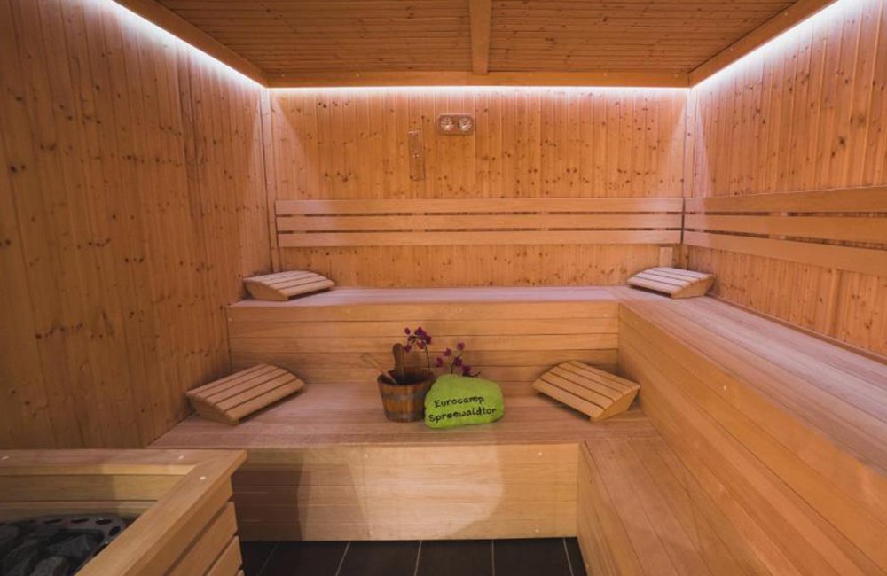 Sauna van Camping Spreewaldtor in het Oosten van Duitsland aan een meer