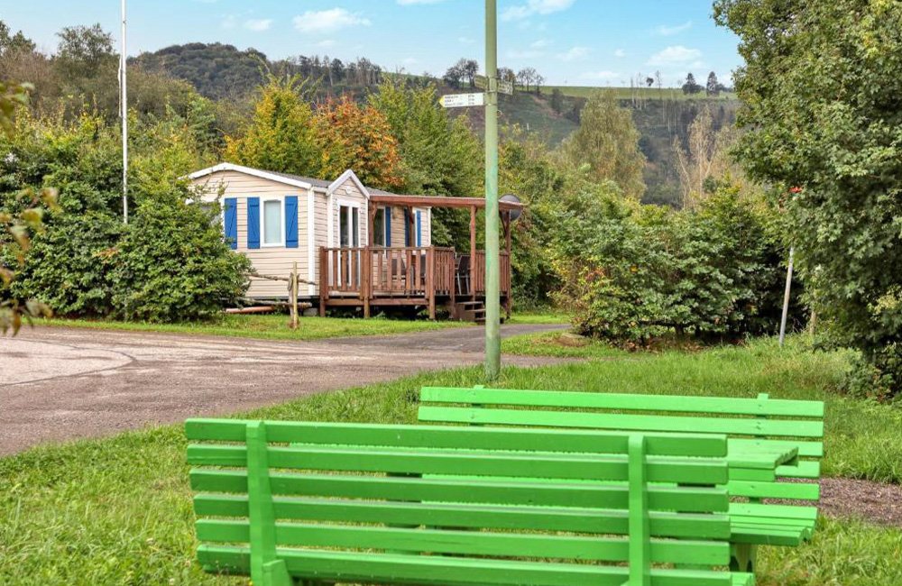 Stacaravan Eifelcamping Irsental in de Duitse Eifel in het westen van Duitsland bij de grens met Luxemburg en België
