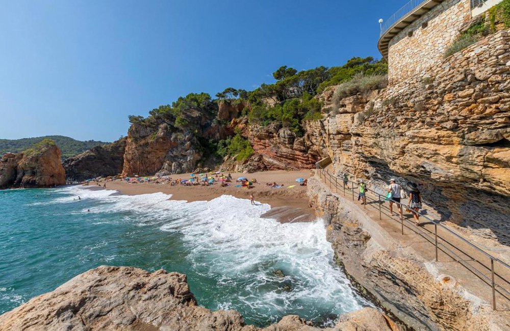 Strand bij Interpals Eco Resort bij Sa Riera aan de Costa Brava in Spanje Catalonië