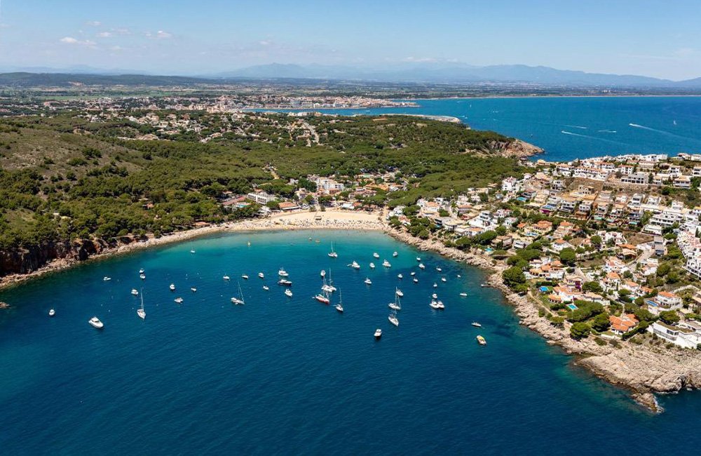 Strand van Wecamp Cala Montgó aan de Costa Brava in Spanje Catalonië