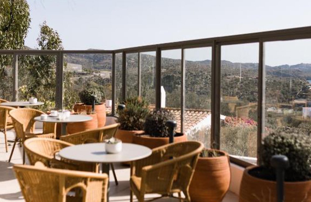 Terras van Wecamp Cadaqués aan de Costa Brava in Spanje Catalonië
