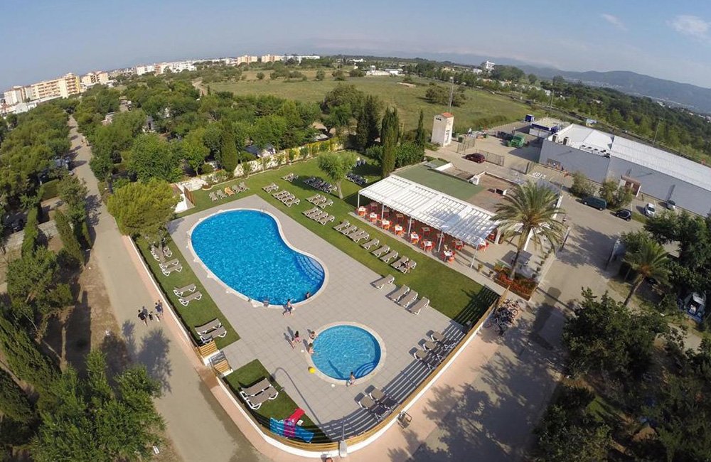 Zicht op Camping Rodas bij Roses aan de Costa Brava in Spanje Catalonië