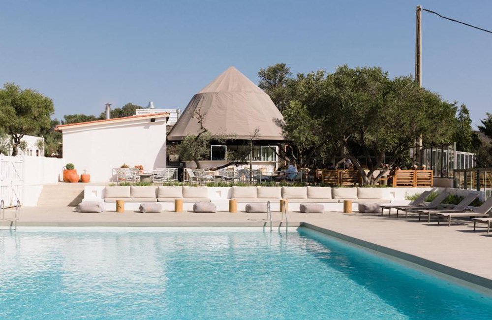 zwembad van Wecamp Cadaqués aan de Costa Brava in Spanje Catalonië