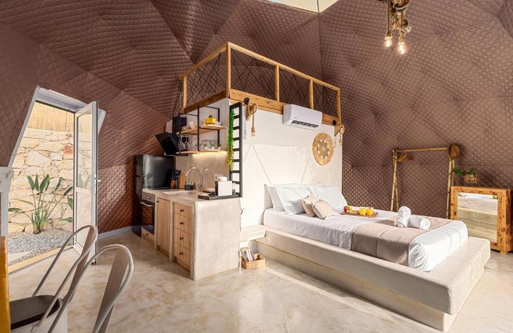 Binnenkant glampingtent Gogna Glamping op Kreta in de Kretenzische Zee van Griekenland