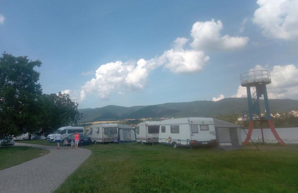 Caravans op Camping Nitrianske Rudno in Slowakije