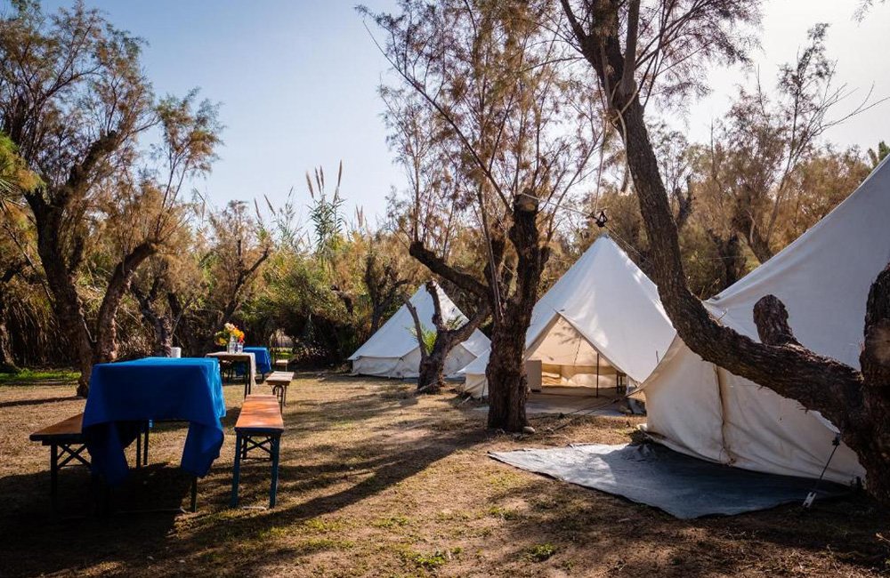 Glamping tenten op Camping Elizabeth op Kreta in de Kretenzische Zee van Griekenland