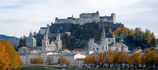 Kasteel. kerk en kathedraal van Salzburg in Oostenrijk