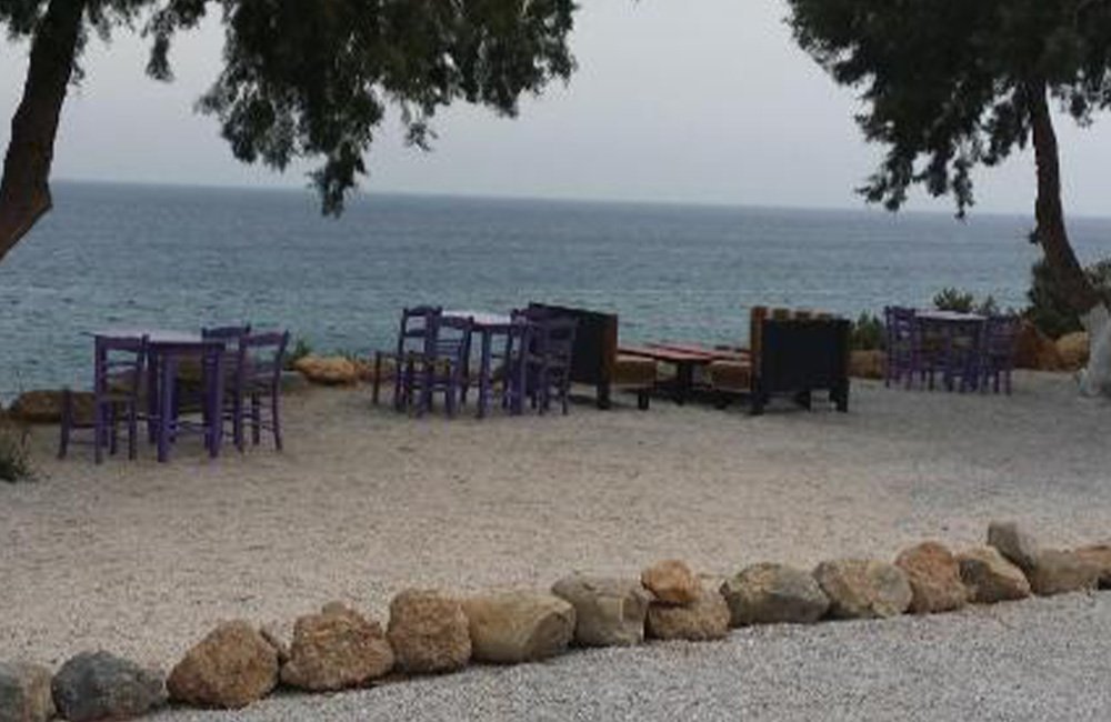 Strand van Camping Paleochora op Kreta Griekenland