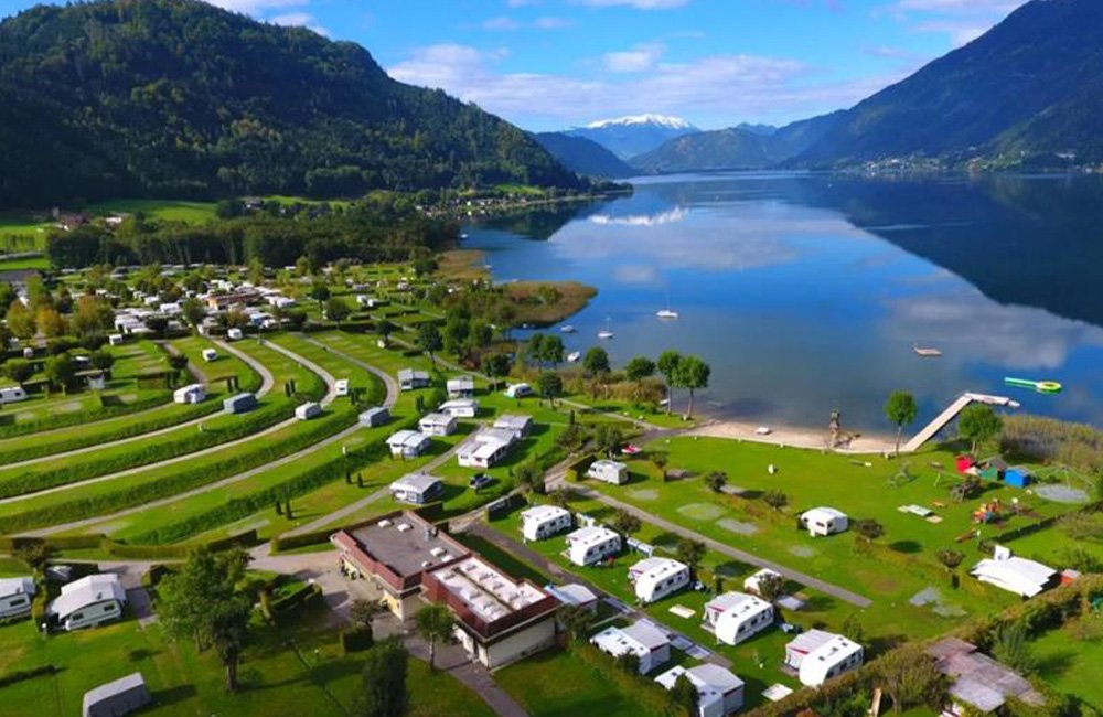 Zicht op EuroParcs Ossiacher See in Karinthië bij Villach en Klagenfurt in Oostenrijk