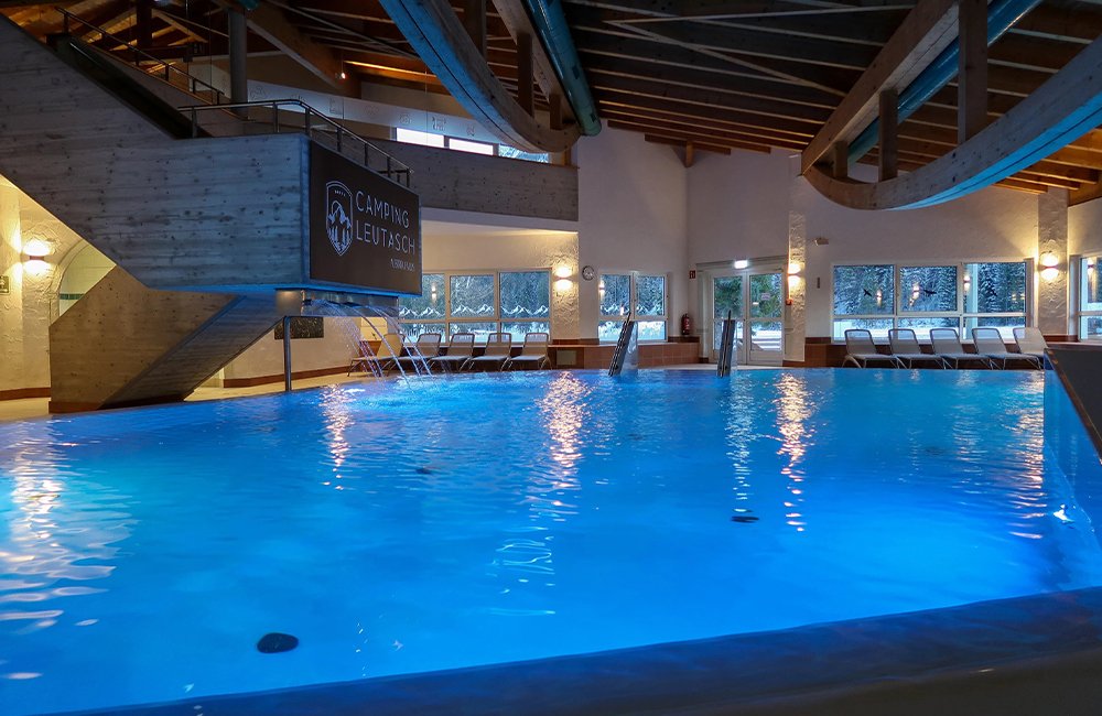 Zwembad van Austria Parks Leutasch in Tirol Oostenrijk bij de Duitse grens