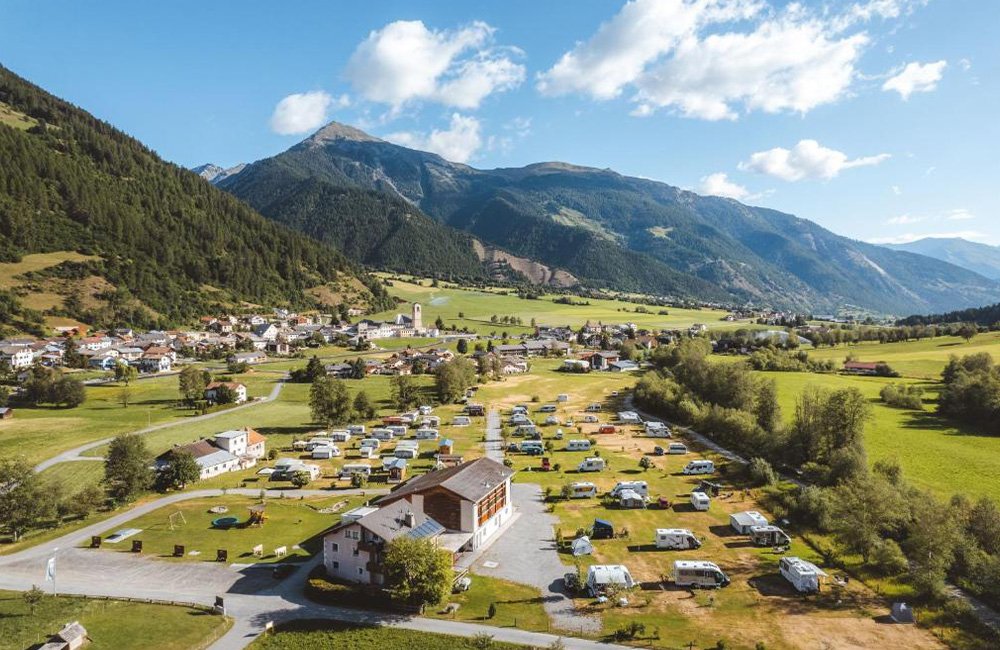 Camping Muglin in de Alpen van Zwitserland