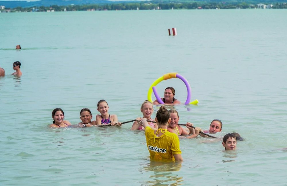 Animatie van Balatontourist Camping Napfény aan het Balatonmeer in Hongarije