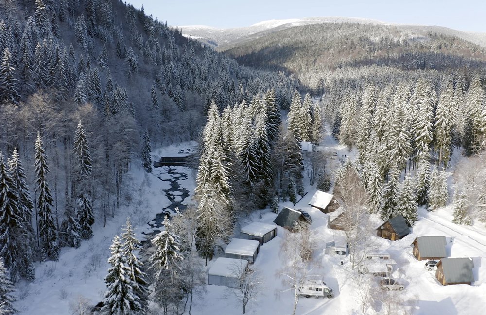 Base Camp Medvědín in het Nationaal Park Reuzengebergte van Tsjechië