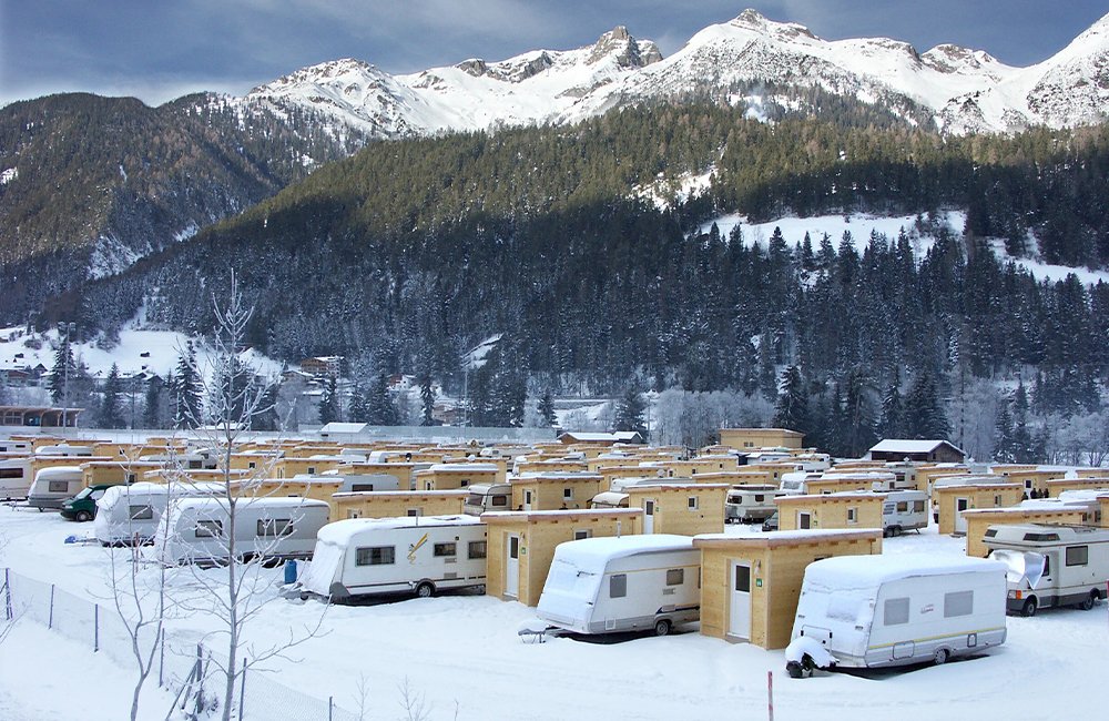 Camping am Arlberg in de Alpen van Oostenrijk in Tirol