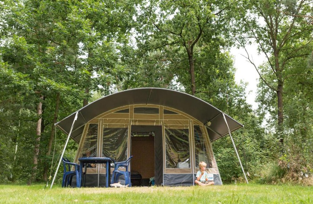 Glamping tent op Camping Nommerlayen bij het Müllerthal het Klein-Zwitserland van Luxemburg