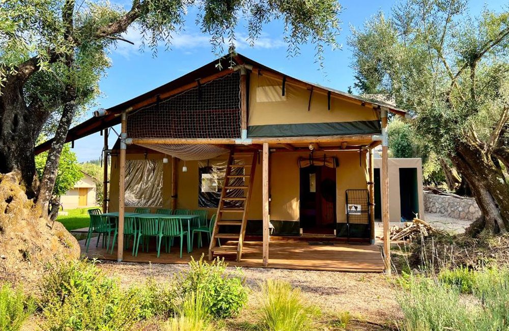 Glamping tent van Nirikos Camping op het eiland Lefkada in Griekenland