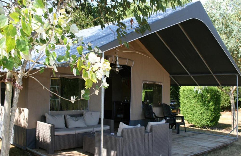 Glampingtent op Camping Nommerlayen bij het Müllerthal het Klein-Zwitserland van Luxemburg