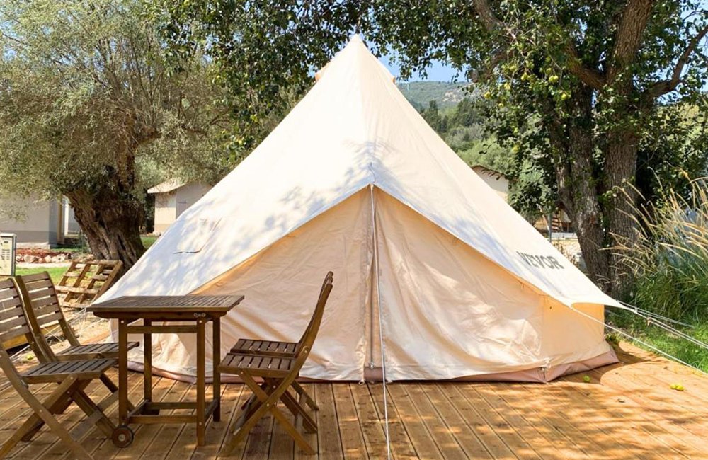 Glampingtent van Nirikos Camping op het eiland Lefkada in Griekenland