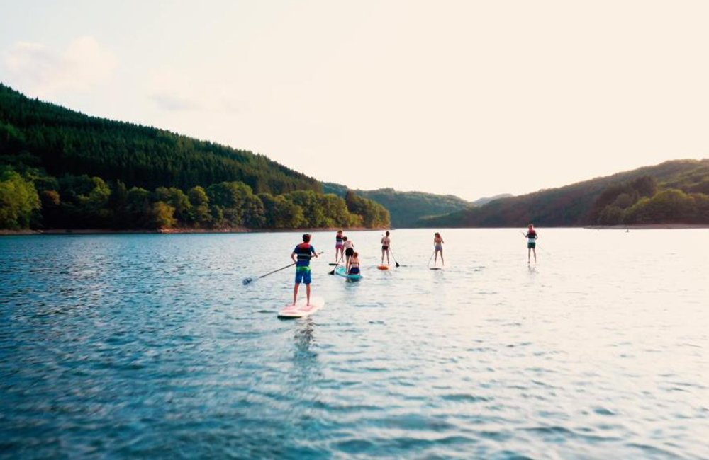 Het stuwmeer van Boven-Sûre bij Camping Liefrange in de Ardennen van Luxemburg