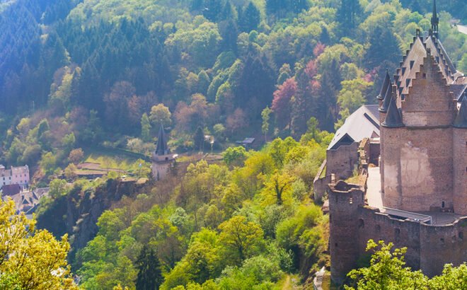 Kasteel Vianden in Luxemburg op de Duitse grens