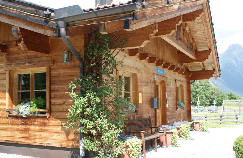 Receptie van Camping am Arlberg in de Alpen van Oostenrijk in Tirol