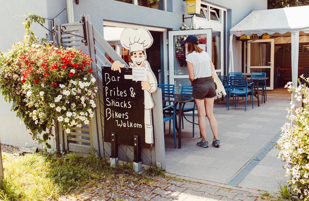 Restaurant van Camping Liefrange bij het stuwmeer van Boven-Sûre in de Ardennen van Luxemburg