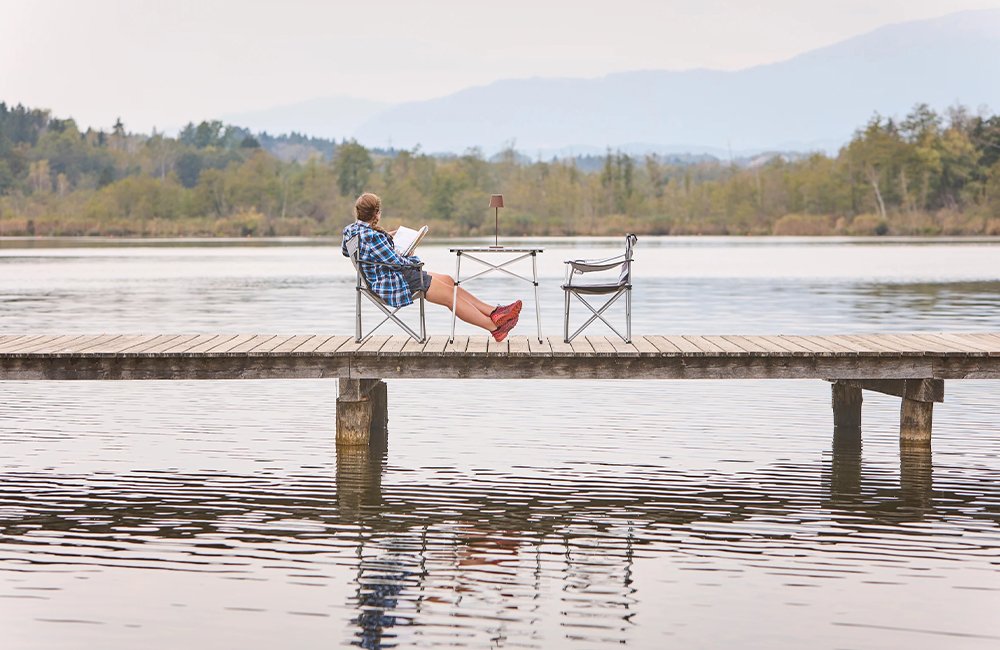 Steiger van een Alpen meer bij Camping Hafnersee in Karinthië in het zuiden van Oostenrijk