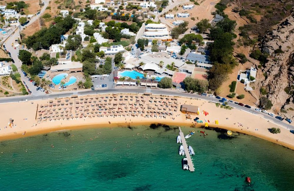 Strand van FarOut BeachClub Camping op het Griekse eiland Ios