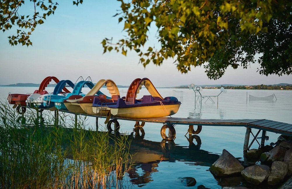 Waterfietsen van Pelso Camping aan het Balatonmeer in Hongarije