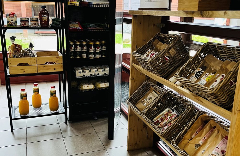 Winkel van Base Camp Medvědín in het Nationaal Park Reuzengebergte van Tsjechië