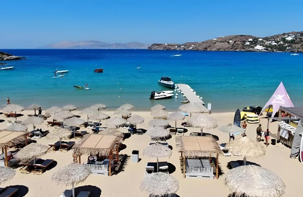 Zee bij FarOut BeachClub Camping op het Griekse eiland Ios