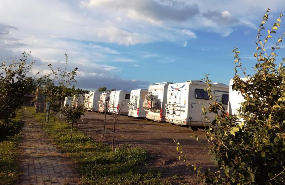 Campers op Camp Salaš Farma 47 bij Novi Sad in Servië