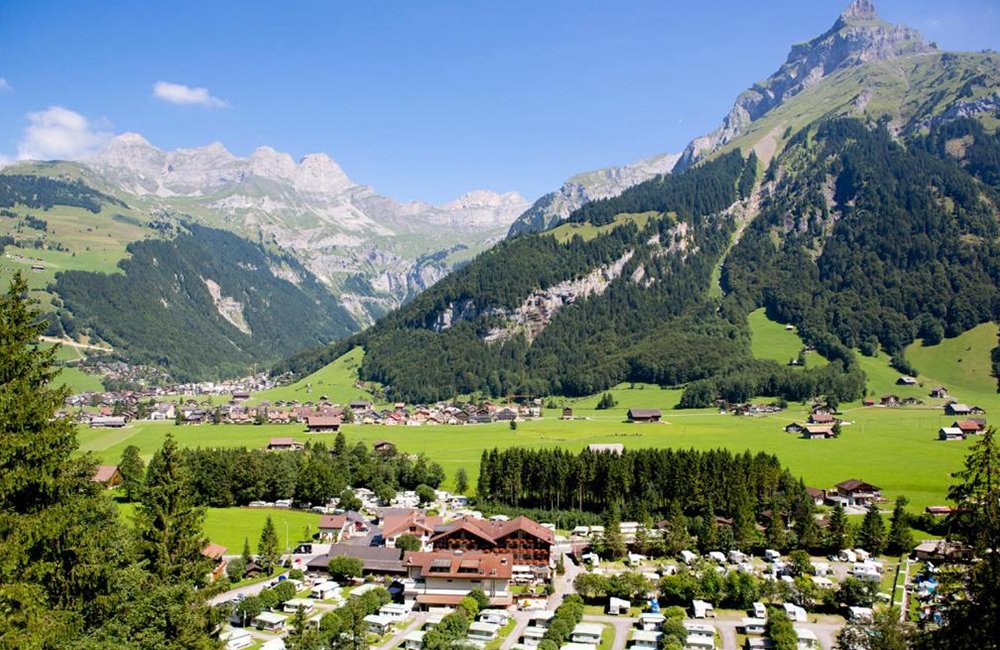 Eienwäldli Camping in Zwitserland tussen de Alpen van het Berner Oberland