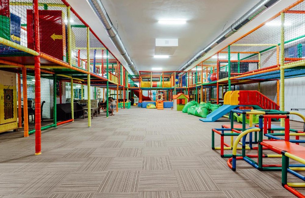 Indoor speelparadijs van Camping Villa Betula Resort aan het Liptovská Mara Meer in het Tatra gebergte van Slowakije