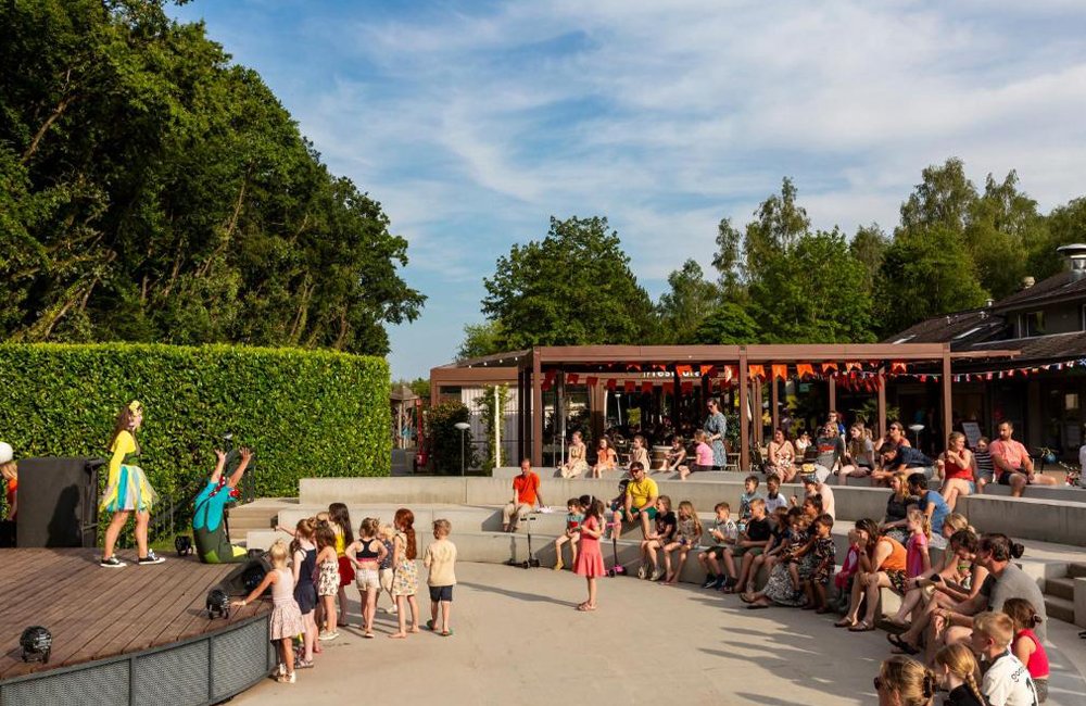 Kindvriendelijke animatie van Camping Hu Birkelt Village bij het Müllerthal het Klein-Zwitserland van Luxemburg