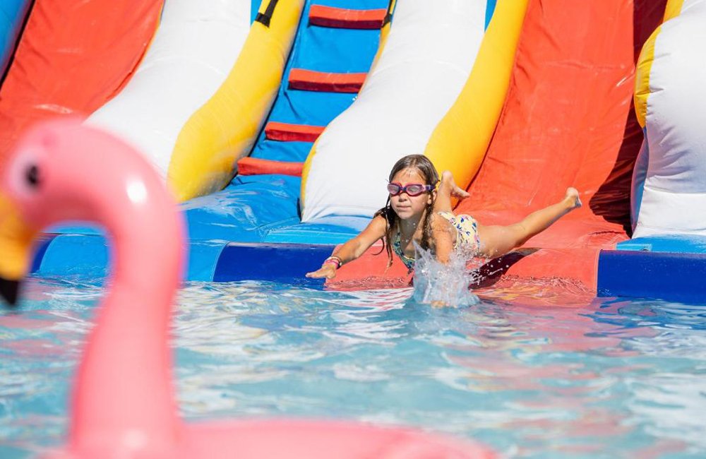 Speelpark bij Mara Camping aan het Liptovská Mara Meer in het Tatra gebergte van Slowakije
