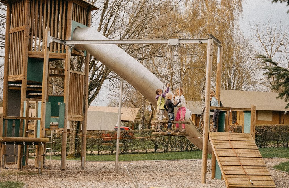 Speeltuin van Camping Belle-Vue 2000 bij het Müllerthal het Klein-Zwitserland van Luxemburg