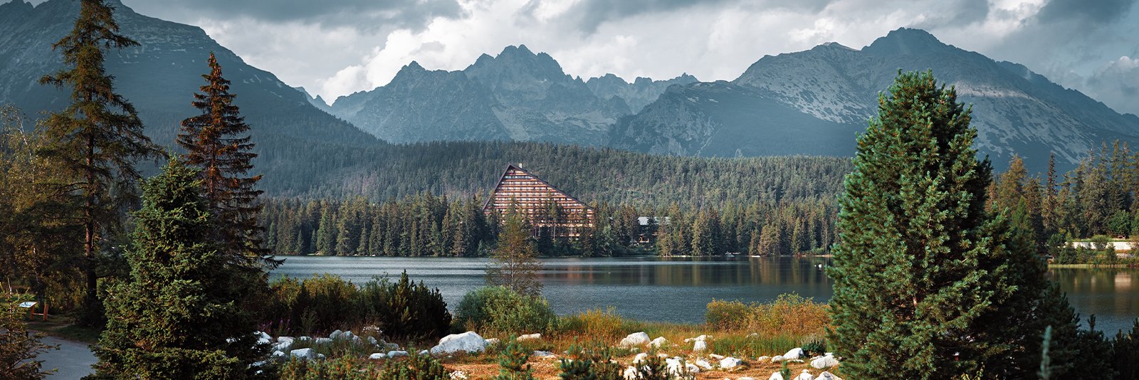 Štrbské pleso bergmeer in het Tatra gebergte van Slowakije