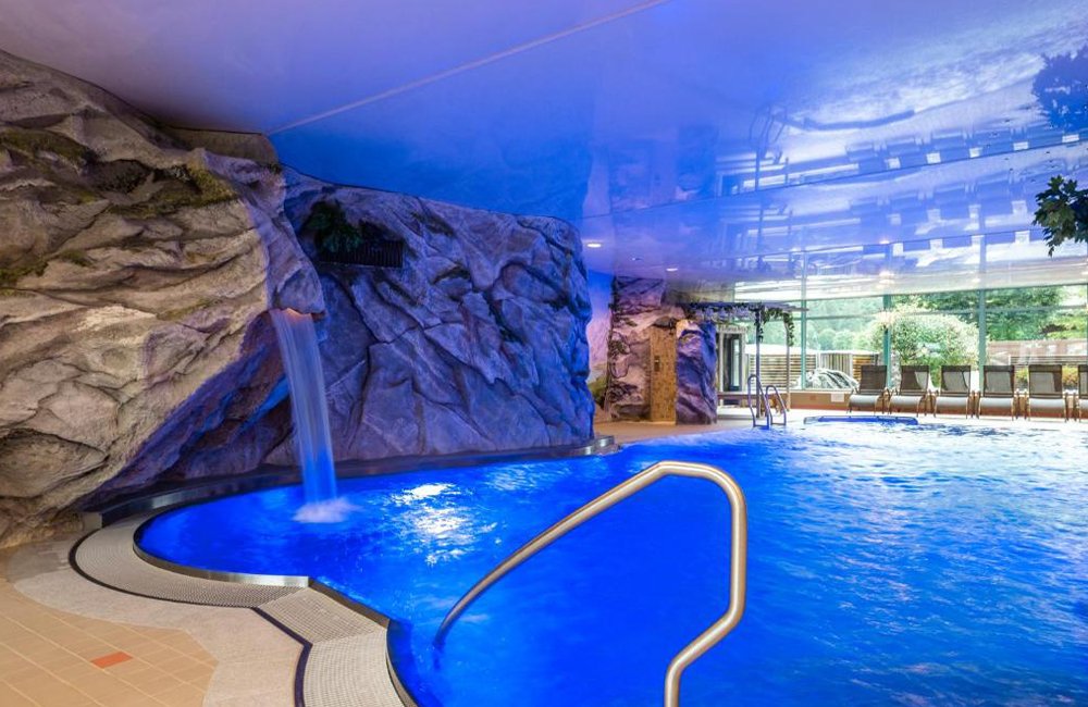 Zwembad van Eienwäldli Camping in Zwitserland tussen de Alpen van het Berner Oberland