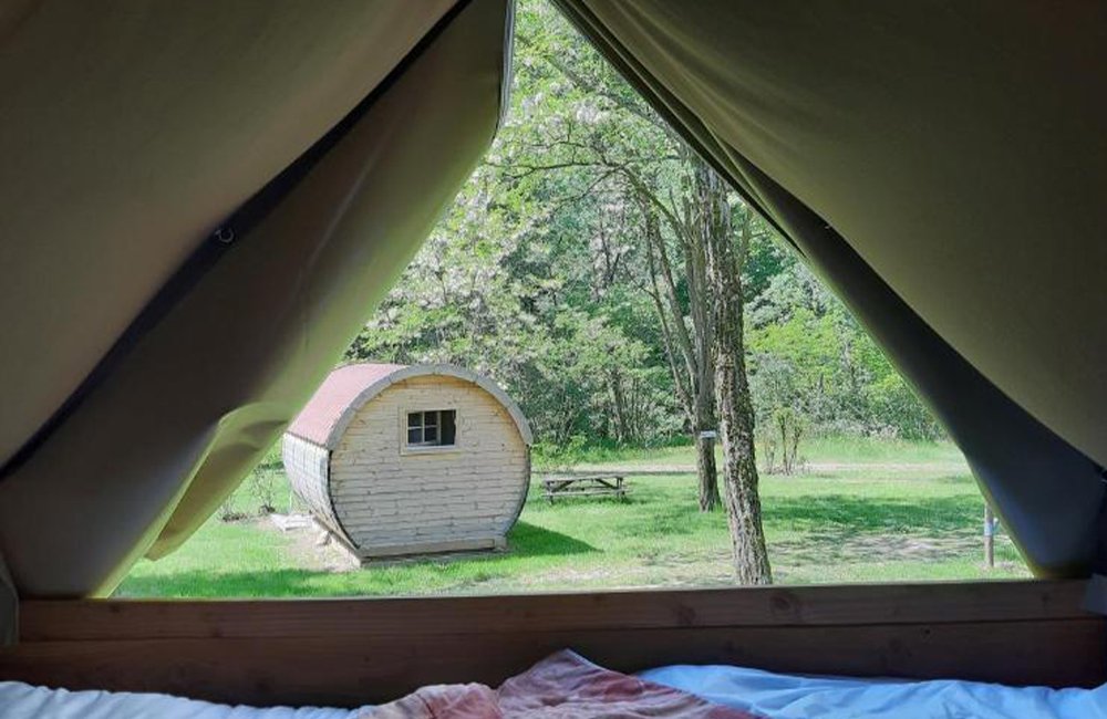 Accommodaties op Camping Ushuaïa Villages Le Viaduc in de Ardèche in het zuiden van Frankrijk