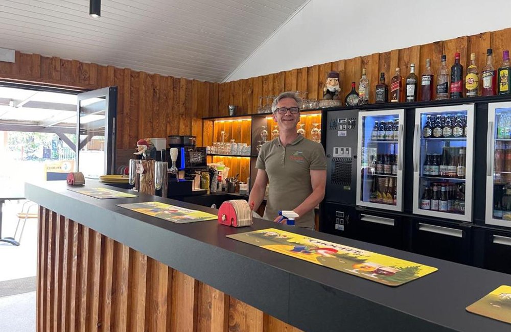 Bar van Camping Le Hameau de l'Ourthe in de Belgische Ardennen