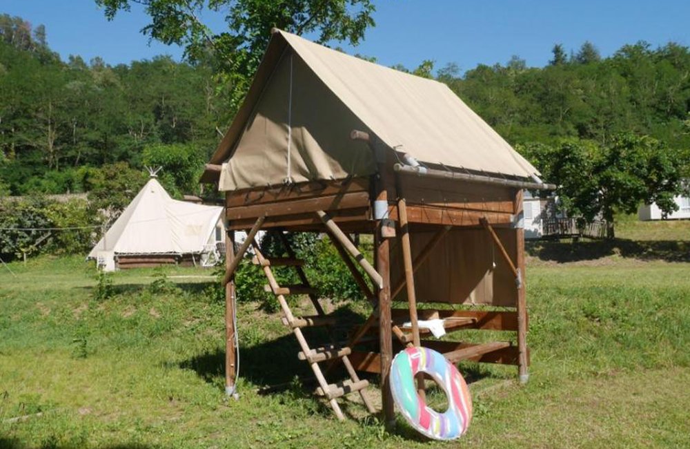 Glamping Accommodatie op Camping Mas de Champel aan de rivier de Eyrieux in de Ardèche in het zuiden van Frankrijk