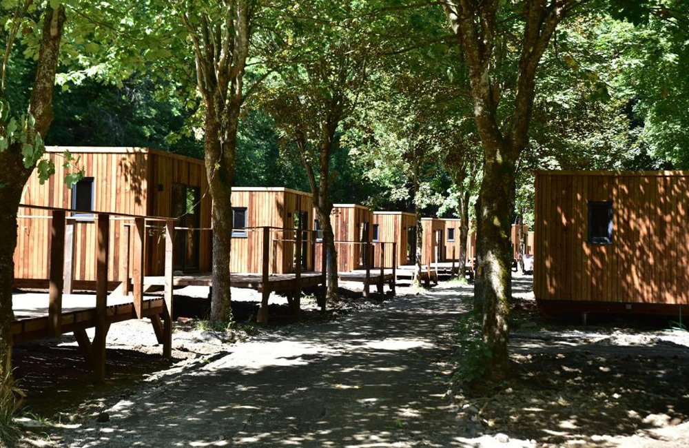 Glampingaccommodaties van Camping Le Hameau de l'Ourthe in de Belgische Ardennen
