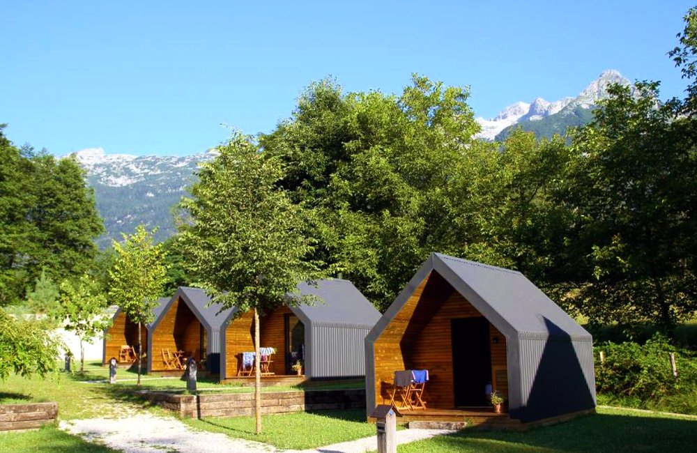 Glampinghutten van Glamping Virje in de Soča vallei van Slovenië
